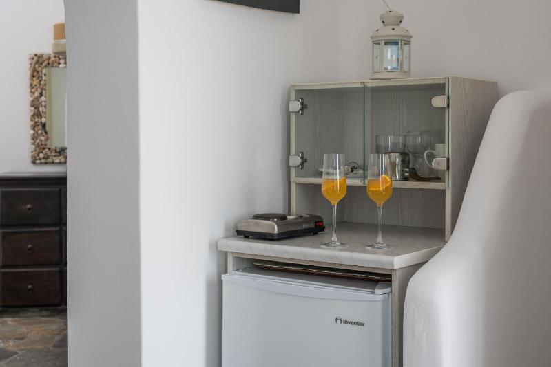 Superior Triple Room with Sea View image 3