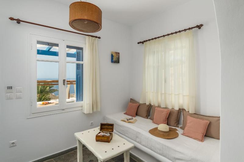 Superior Triple Room with Sea View image 2