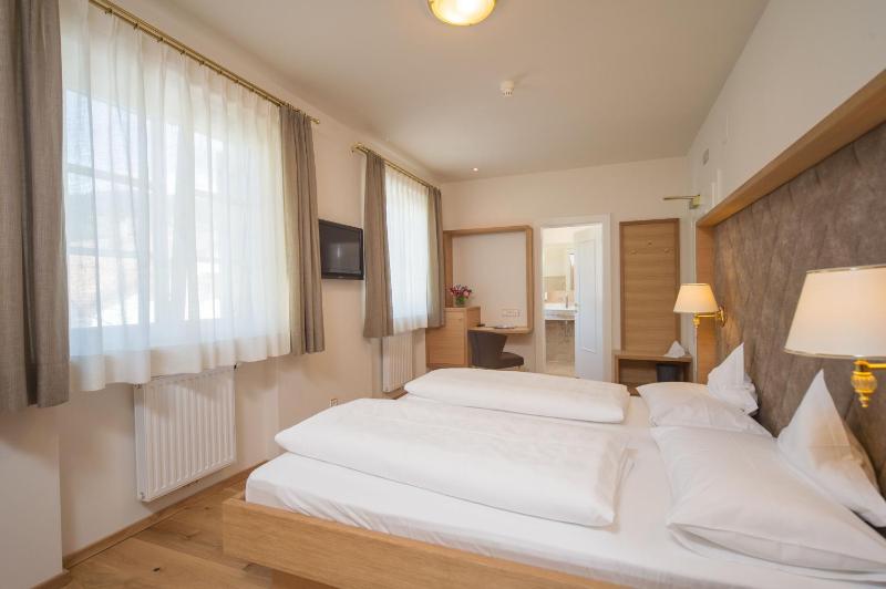 Double Room image 1