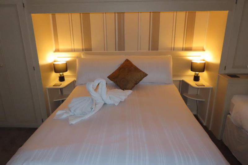 Family Room (2 Adults + 2 Children) image 4