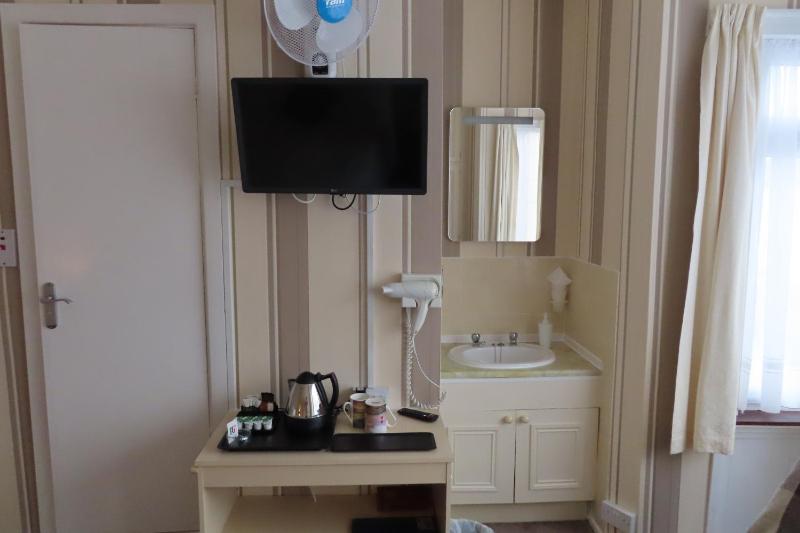 Family Room (2 Adults + 2 Children) image 3