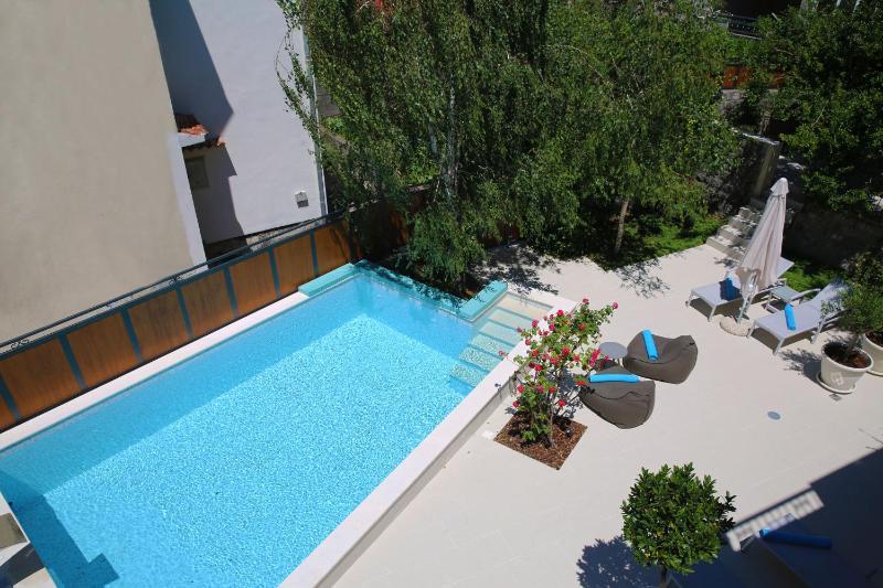 Apartment with Balcony and Pool View image 4