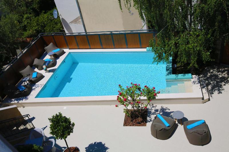 Apartment with Balcony and Pool View image 3