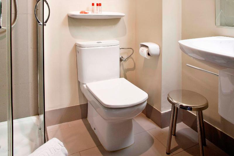 Single Room image 2