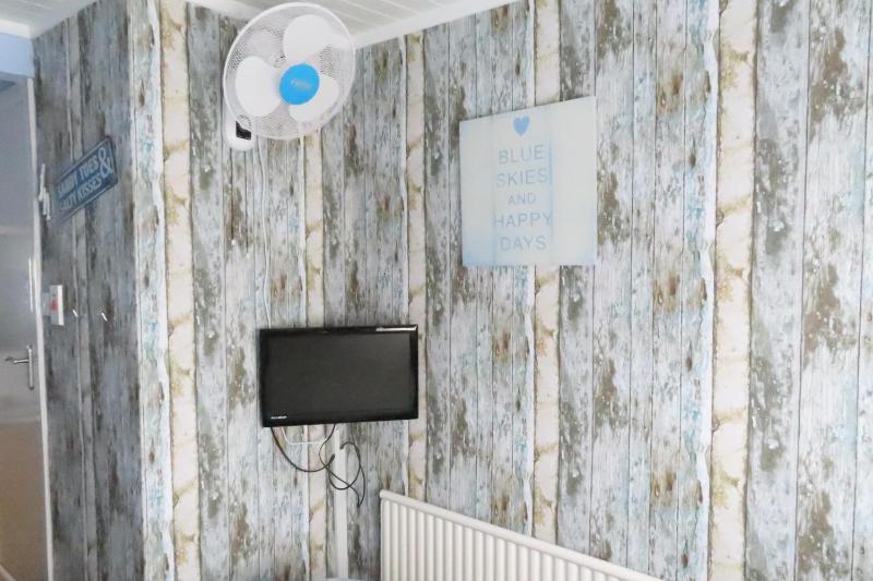 Small Double Room image 4