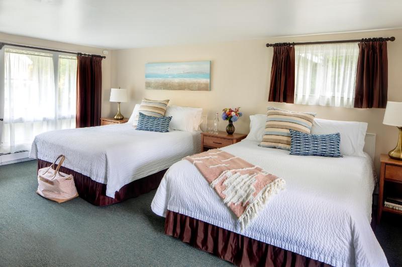 Deluxe Queen Room with Two Queen Beds image 1