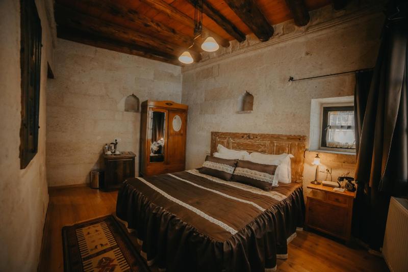 Standard Cave Room image 1