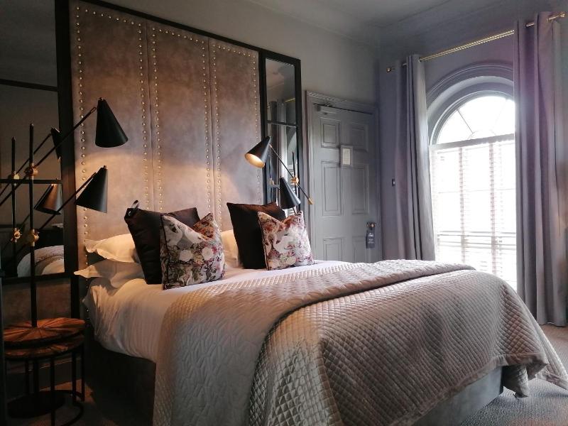 Double Room image 2