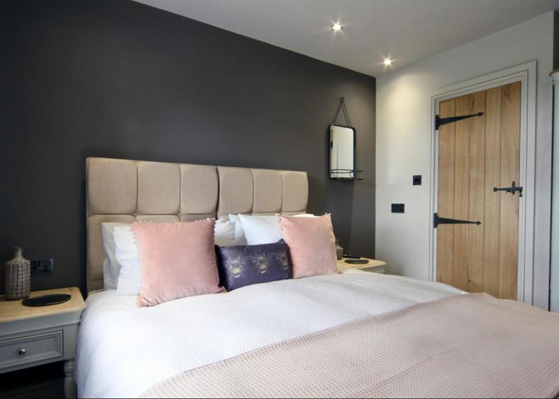 Two-Bedroom Cottage (The Dairy) image 4