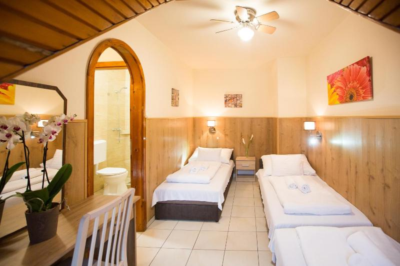 Triple Room image 2