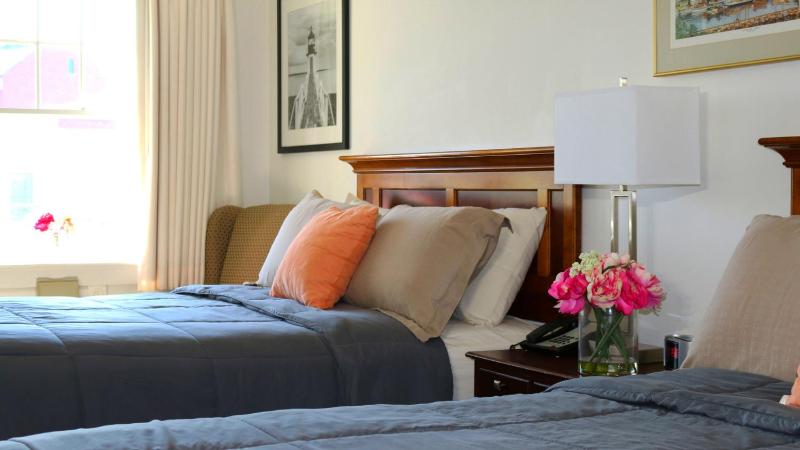 Queen Room with Two Queen Beds - Second Floor image 3