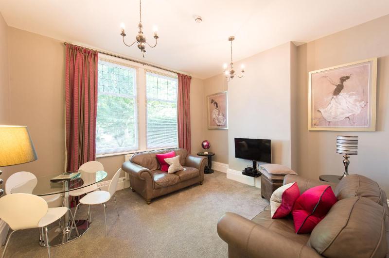 Albany House by Harrogate Serviced Apartments - image 22