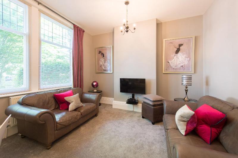 Albany House by Harrogate Serviced Apartments - image 21