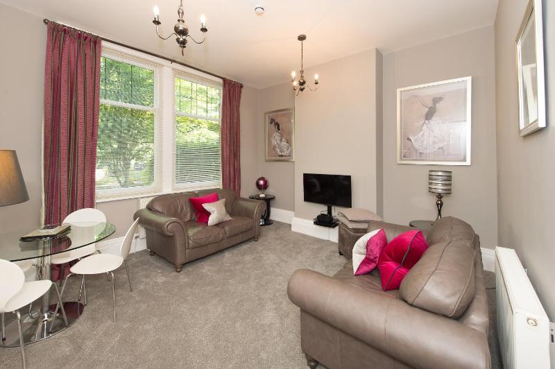 Albany House by Harrogate Serviced Apartments - image 34