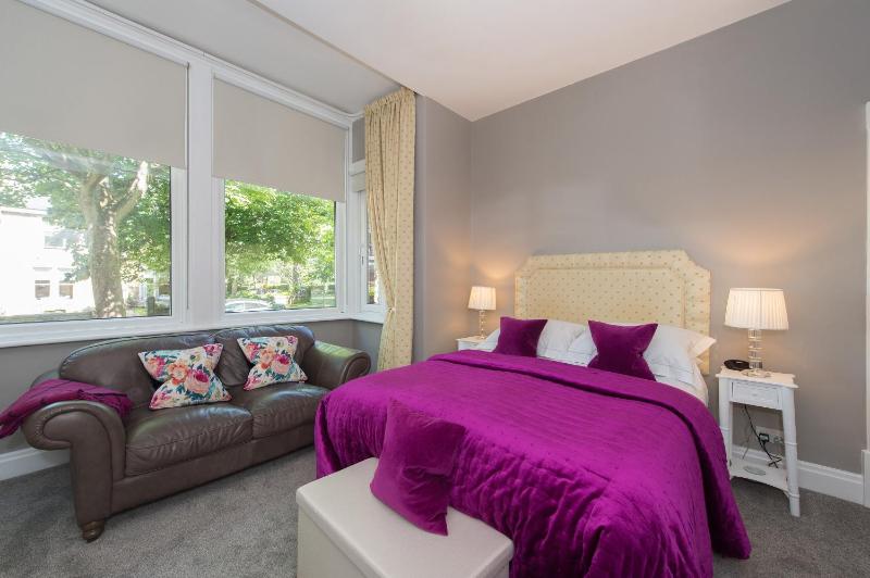 Albany House by Harrogate Serviced Apartments - image 3