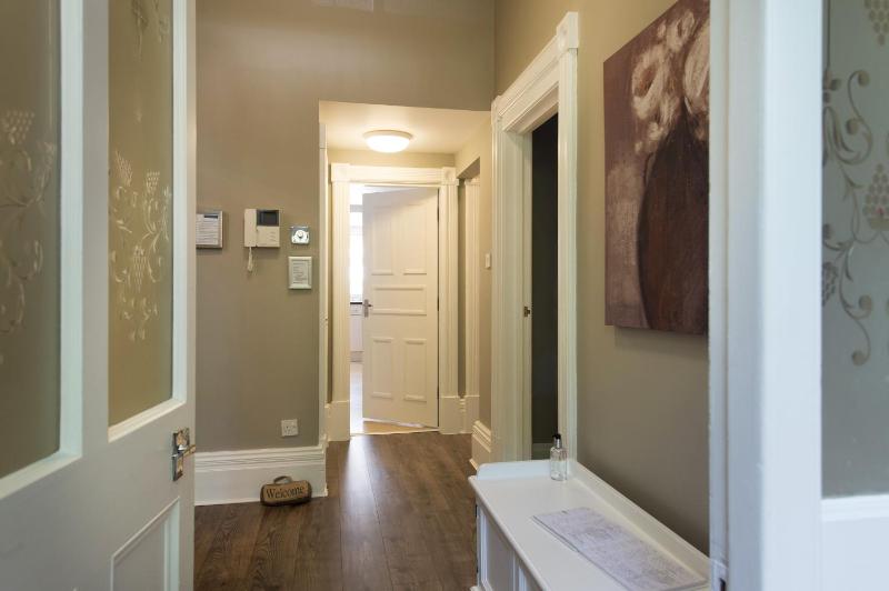 Albany House by Harrogate Serviced Apartments - image 9