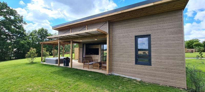 Two-Bedroom Cottage with Jacuzzi image 1