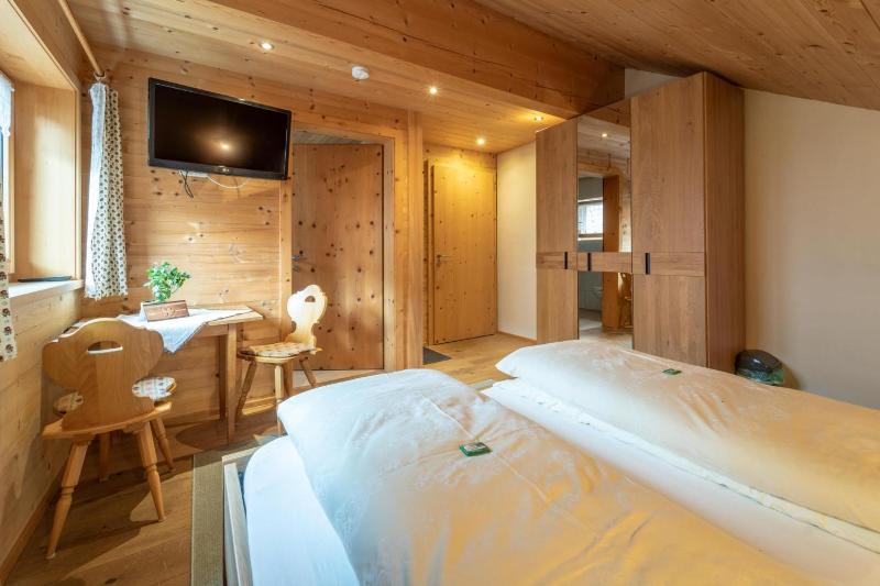 Double Room with Private Bathroom image 3