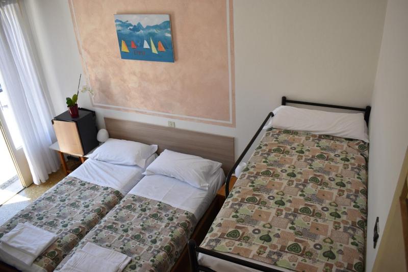 Triple Room with Shared Bathroom image 1