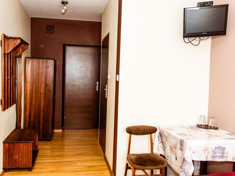 Standard Twin Room image 4