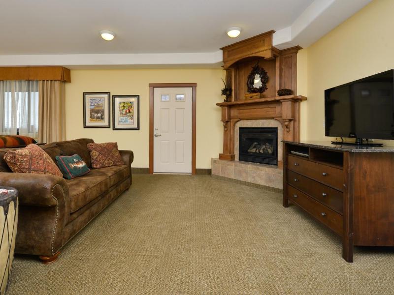 King Suite with Spa Bath image 2