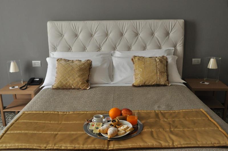 HNN Luxury Suites - image 17