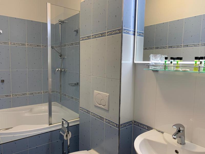 Double or Twin Room with Garden View image 2