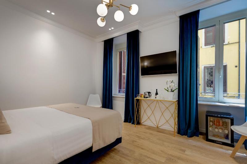 Deluxe Double or Twin Room image 4