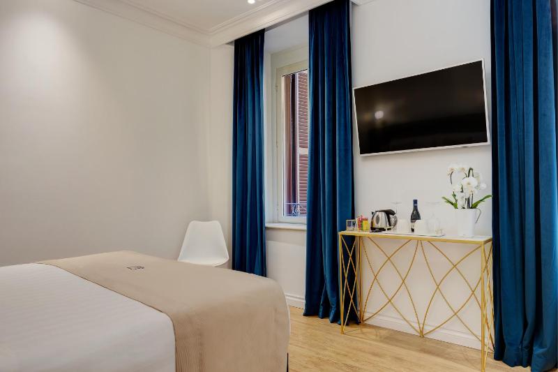 Deluxe Double or Twin Room image 3
