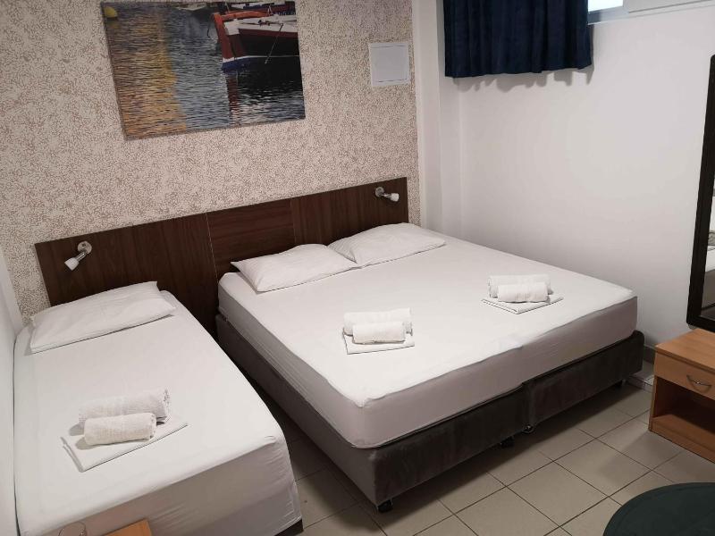 Basic Triple Room image 3