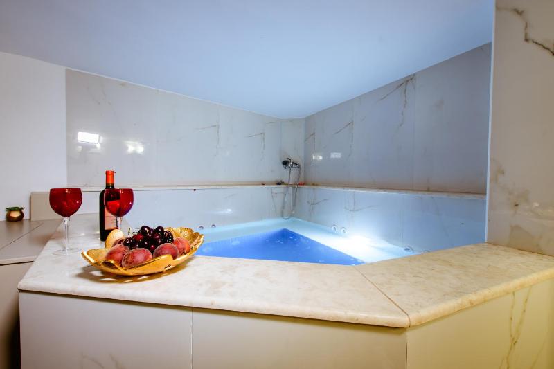 Konmari Boutique Suites - image 33