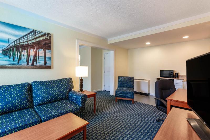 One-Bedroom Suite with Two Queen Beds - Non-Smoking image 3