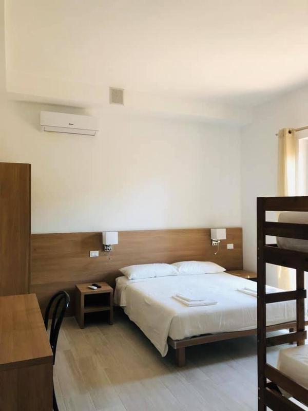 Deluxe Double or Twin Room image 4