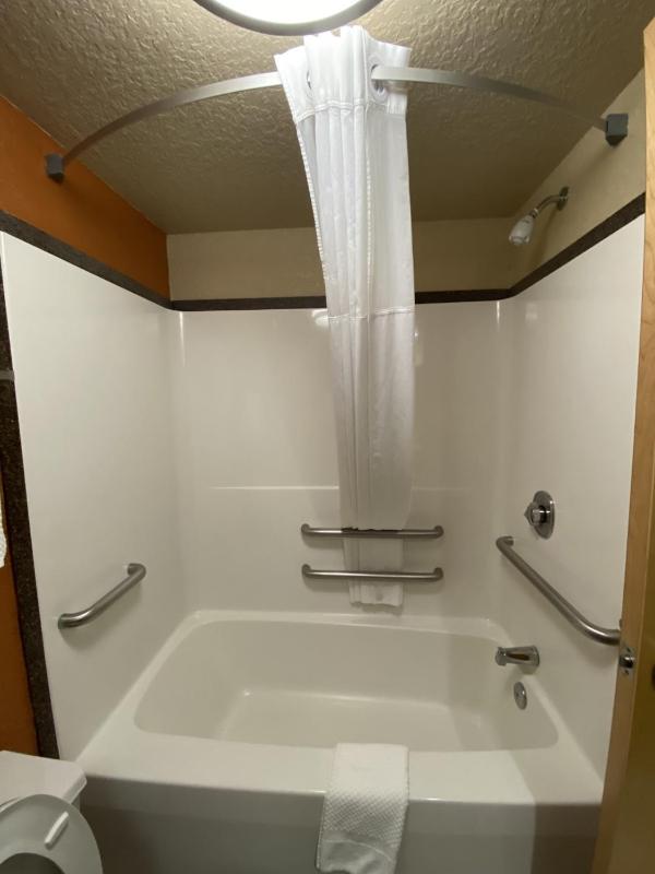King Suite - Accessible/Non-Smoking image 4
