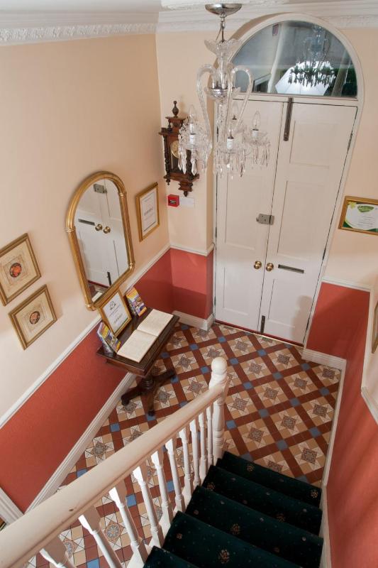 Griffin Lodge Guesthouse - image 11