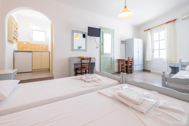 Triple Room with Sea View image 4