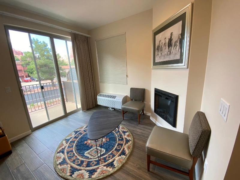 Superior King Suite image 2