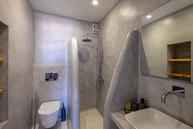 Deluxe Double Room with Sea View image 2