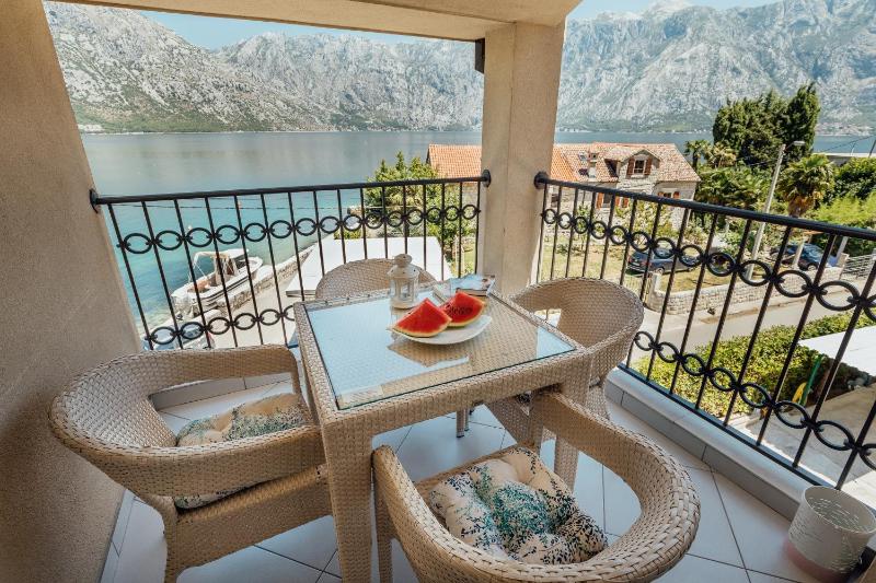 Two-Bedroom Apartment with Sea View (2-5 Adults) image 1