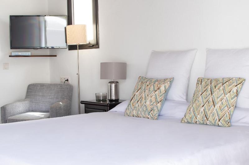Standard Double Room image 3