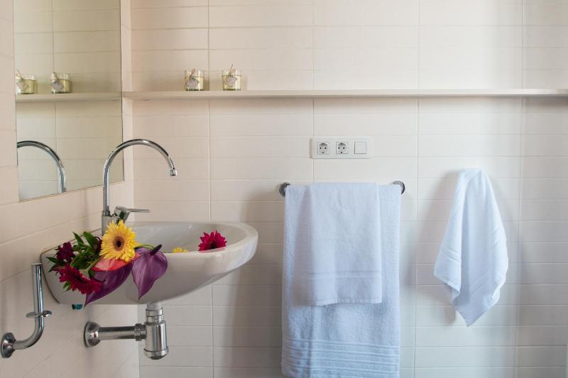 Single Room - Disability Access image 3