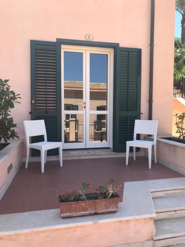 Double Room with Patio image 1