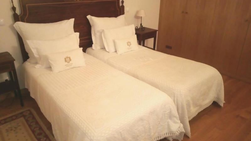 Twin Room image 3