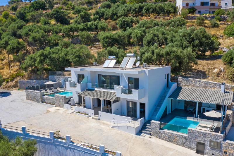 Two-Bedroom Villa image 1