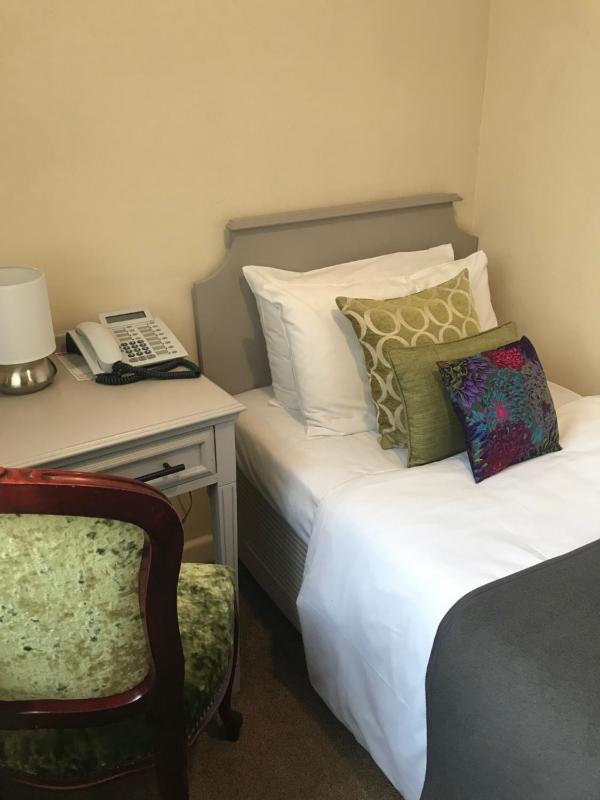 Standard Single Room image 3