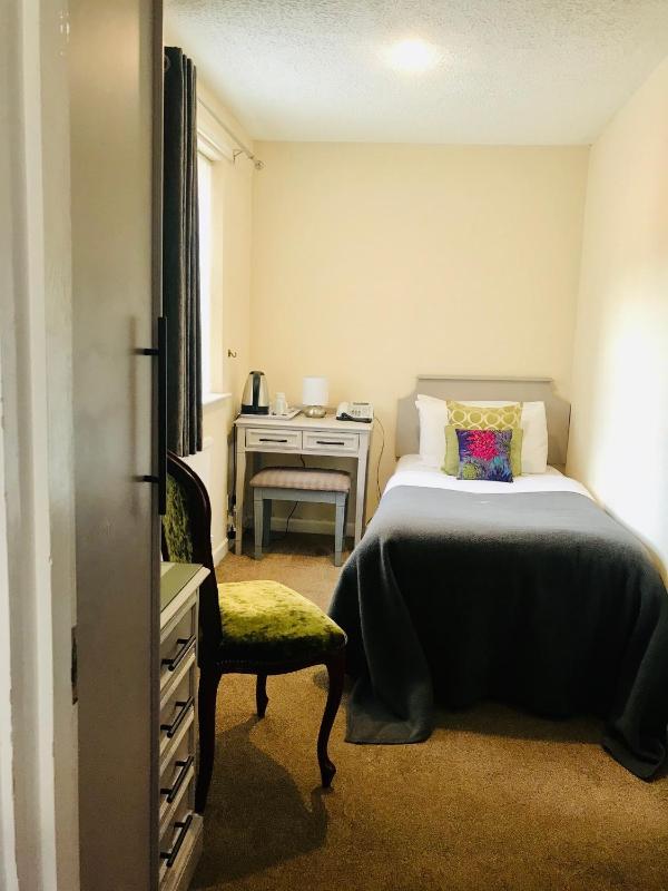 Standard Single Room image 4