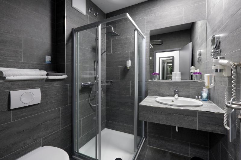 Double Room image 2
