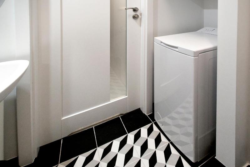 One-Bedroom Apartment image 4