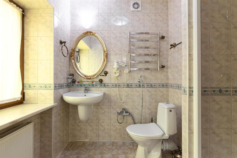 Standard Double Room image 3