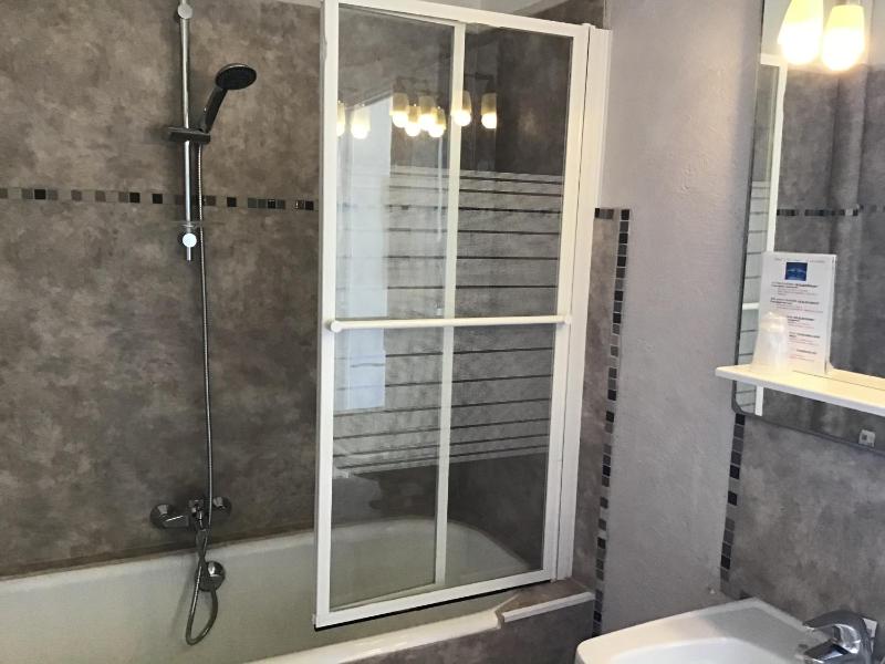 Double Room with Sea View image 4